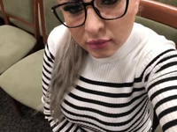 Blondixxx21's Offline Chat Room