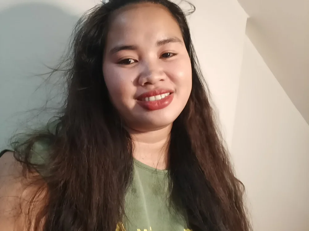 PinayGirl23's Offline Chat Room