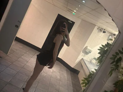 Raven_dancer Female Brunette Webcam Strip