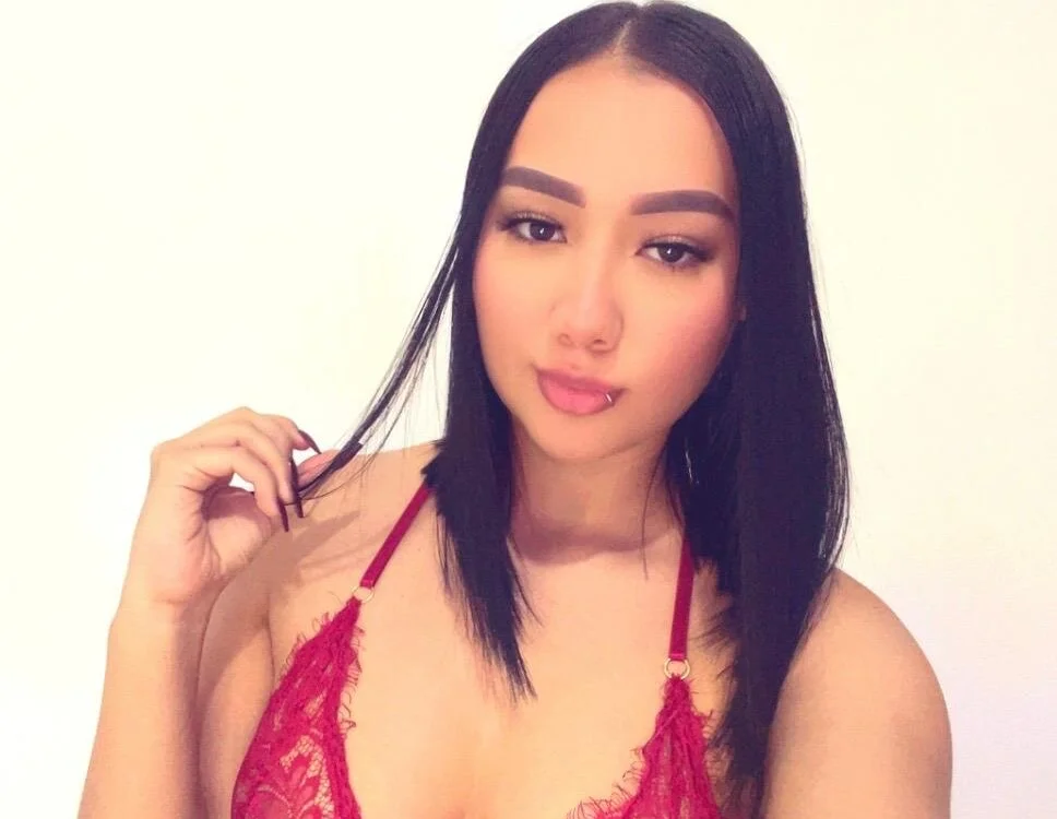 Mia_Bennett__ cover photo