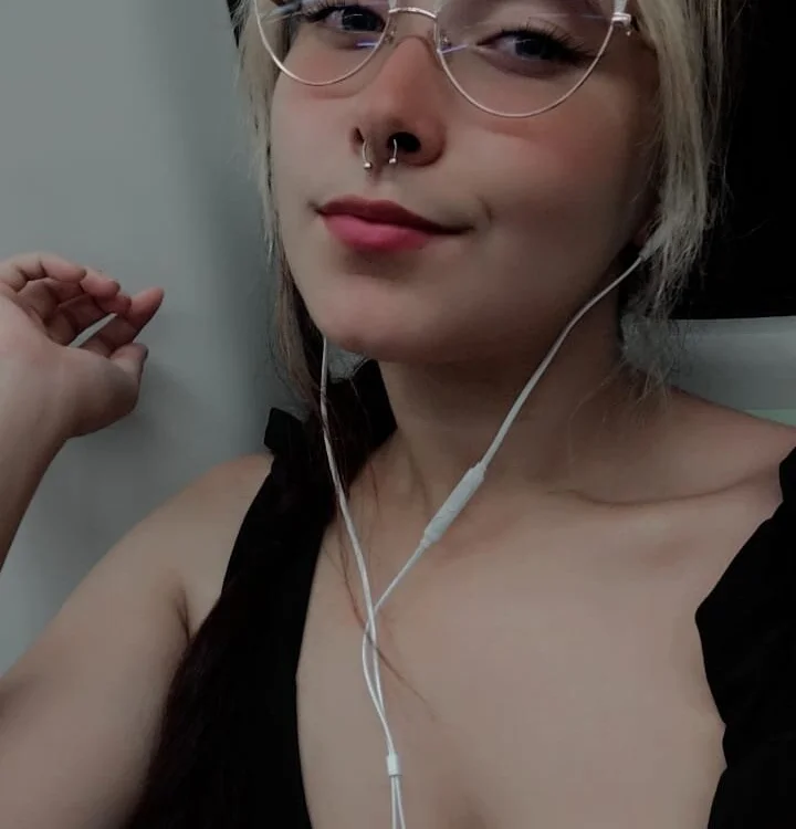 SadieShields' Offline Chat Room