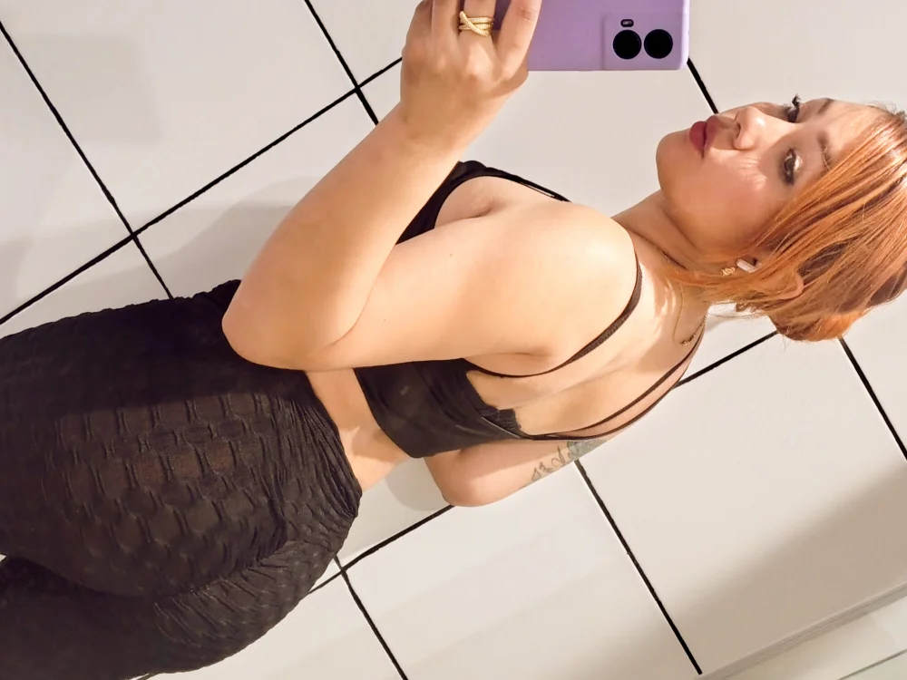 Lady_Ross88's Offline Chat Room