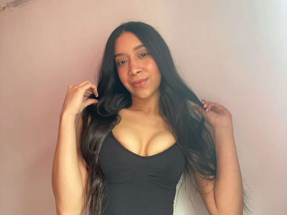 Ariaa_25's Offline Chat Room