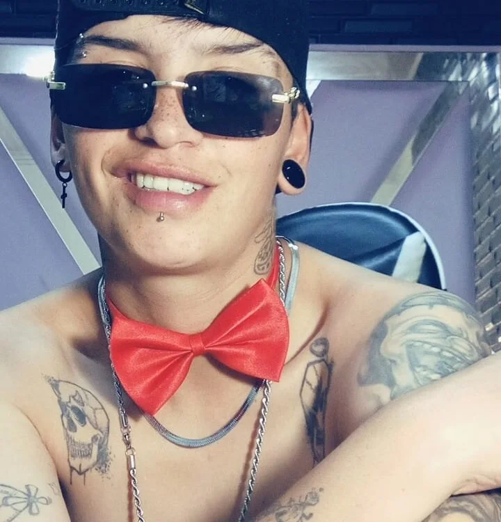 naughty_girlwd 離線 XXX 聊天