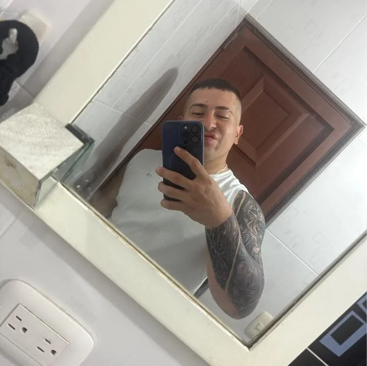 hammerwhite01 Offline XXX-chat