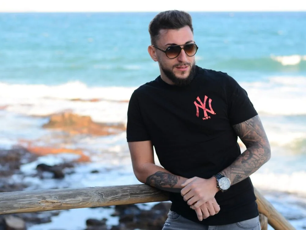 MightyAaron66 offline XXX-chatje