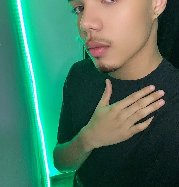 Leopard_play's Offline XXX Chat