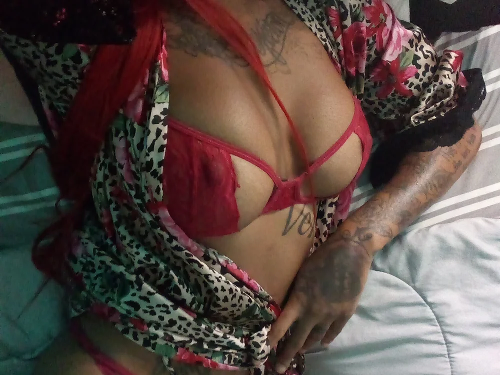 TattedGoddess Adlı Modelin Çevrimdışı Sohbet Odası