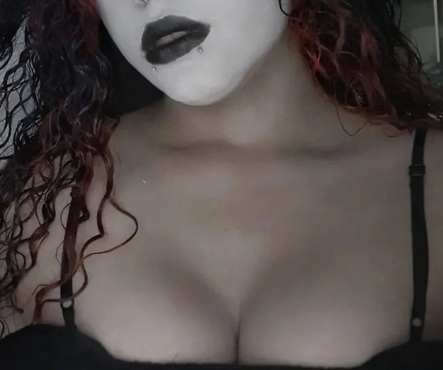 Luna_Yumi's Offline Chat Room
