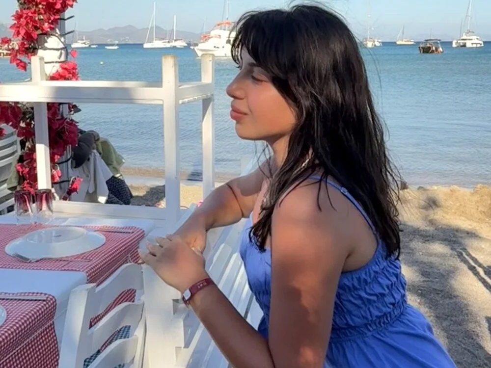 NoraVelourのオフラインXXXチャット