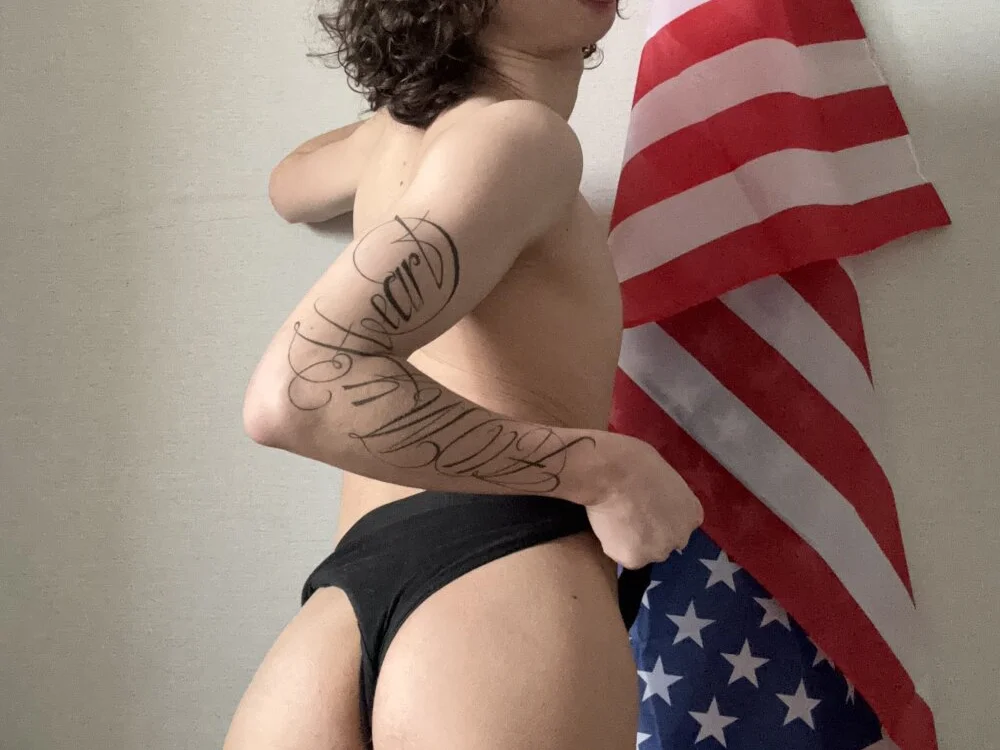 PrettylnPink_n Offline XXX chat