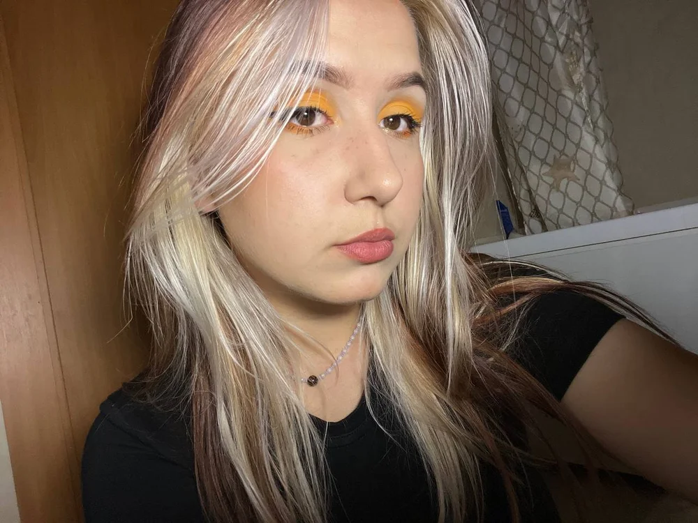 Chatroom XXX hors ligne de EmaBevelle