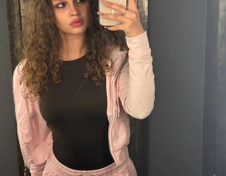 CurlyElina offline XXX-chat