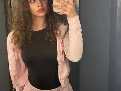 CurlyElina - Girl 
