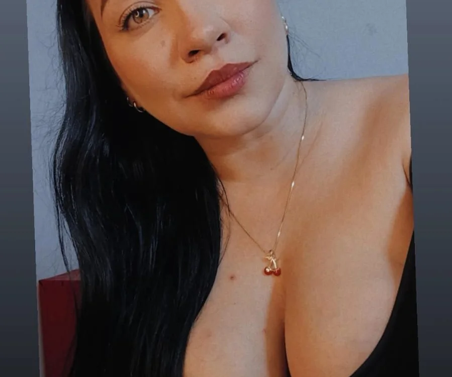 cintya_lux's Offline Chat Room