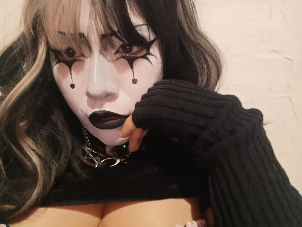 Lilithuwu Adlı Modelin Çevrimdışı XXX Sohbeti