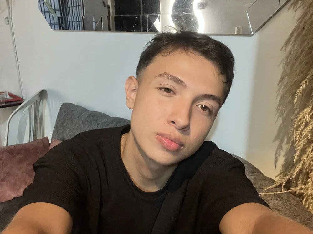 Maxim_Taylor's Offline Chat Room