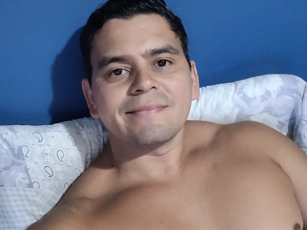 leandroc04 offline XXX-chatje