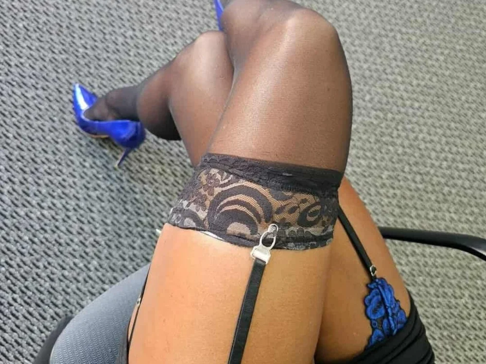 CoupleHot_69_DreamSex's Offline Chat Room