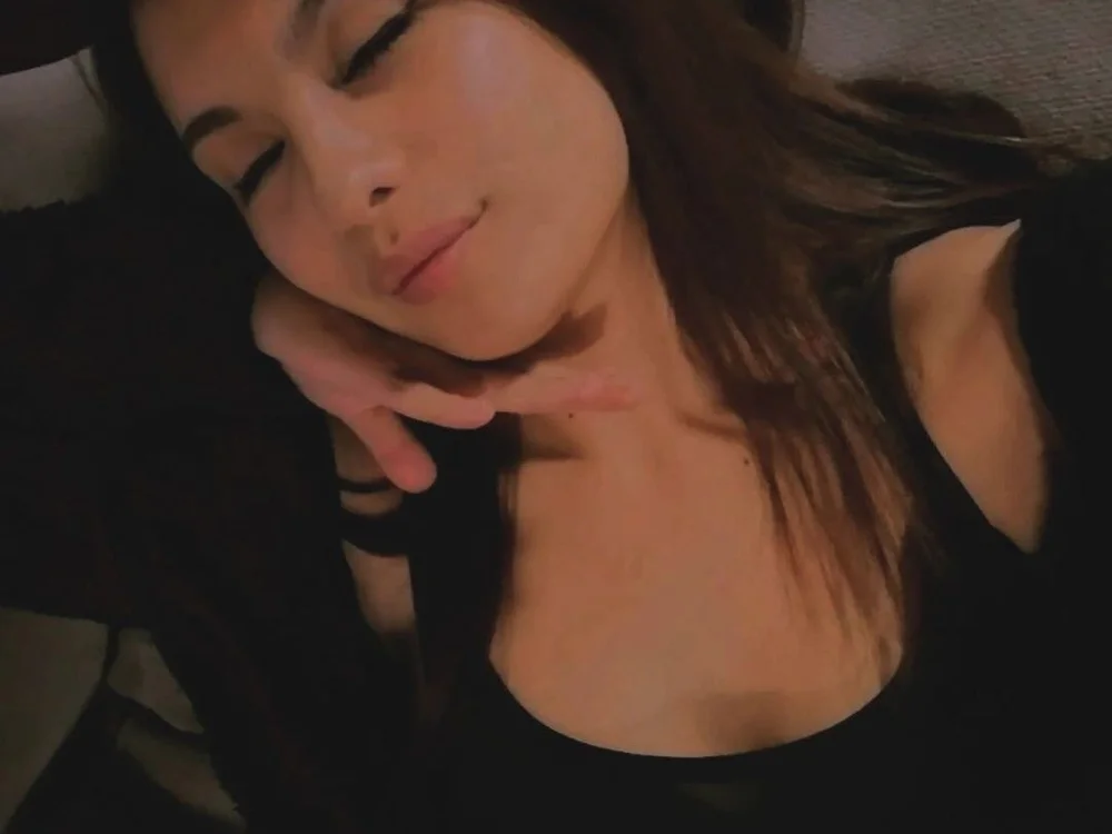mia__katt's Offline XXX Chat