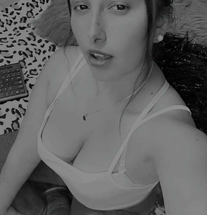 Alexa_Taylor-'s Offline Chat Room