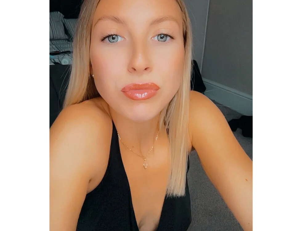 CheekyChelseaX's Offline XXX Chat