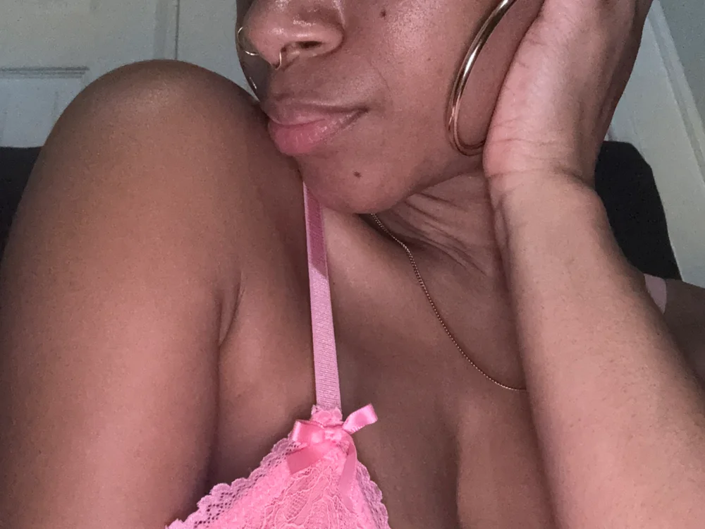 PinkeEnt's Offline Chat Room
