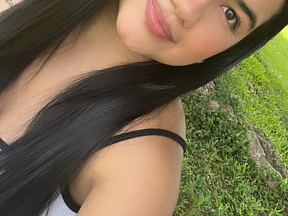 Adriana_27's Offline XXX Chat