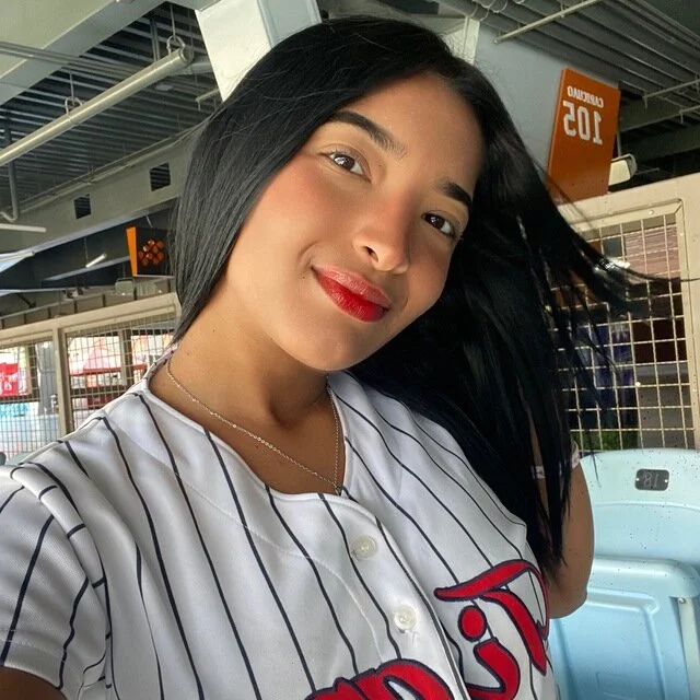 EstelleSchmeichel Adlı Modelin Canlı XXX Sohbeti