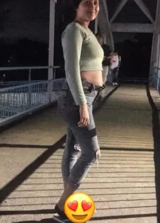 sofia_sexyy's Offline Chat Room
