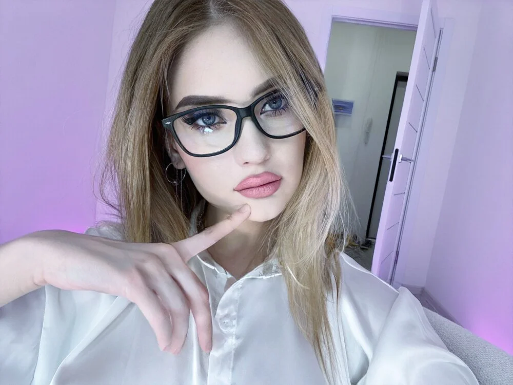 linda_ada10's Offline XXX Chat