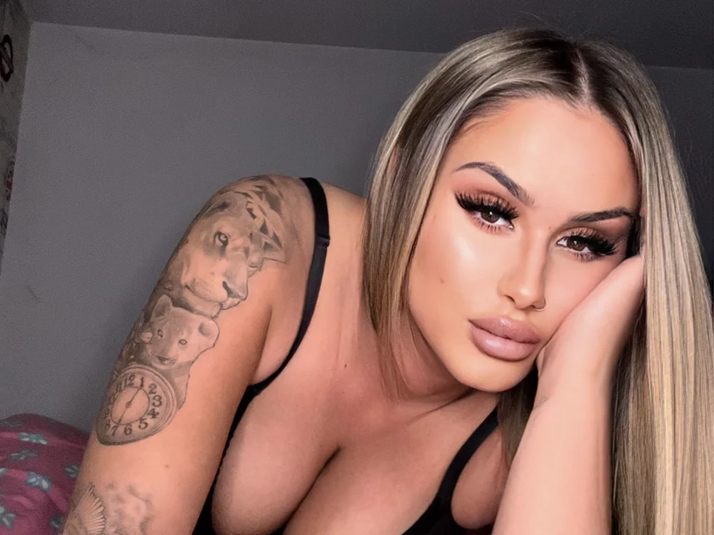 Babecarla's Offline XXX Chat