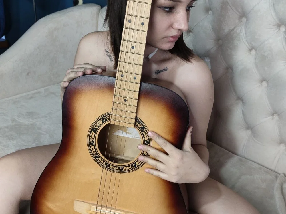 Anna_Brite's Offline Chat Room