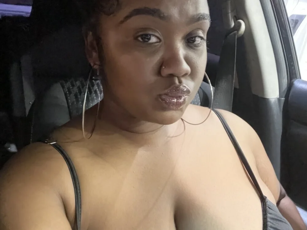 lolabadgirl24 offline XXX-chatje