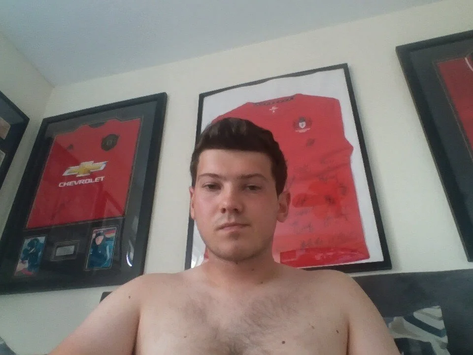 Офлайн-чат XXX hornyboywantsit