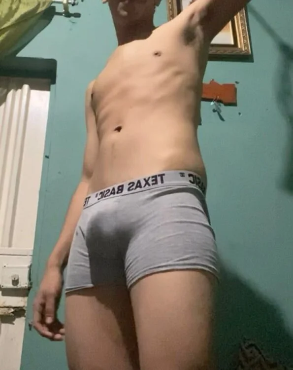 leoleo12suaz's Offline XXX Chat