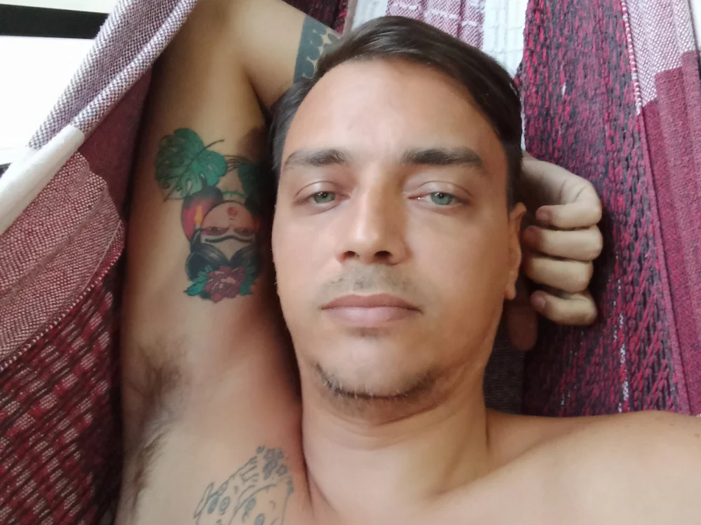 Sensivel_Br's Offline Chat Room