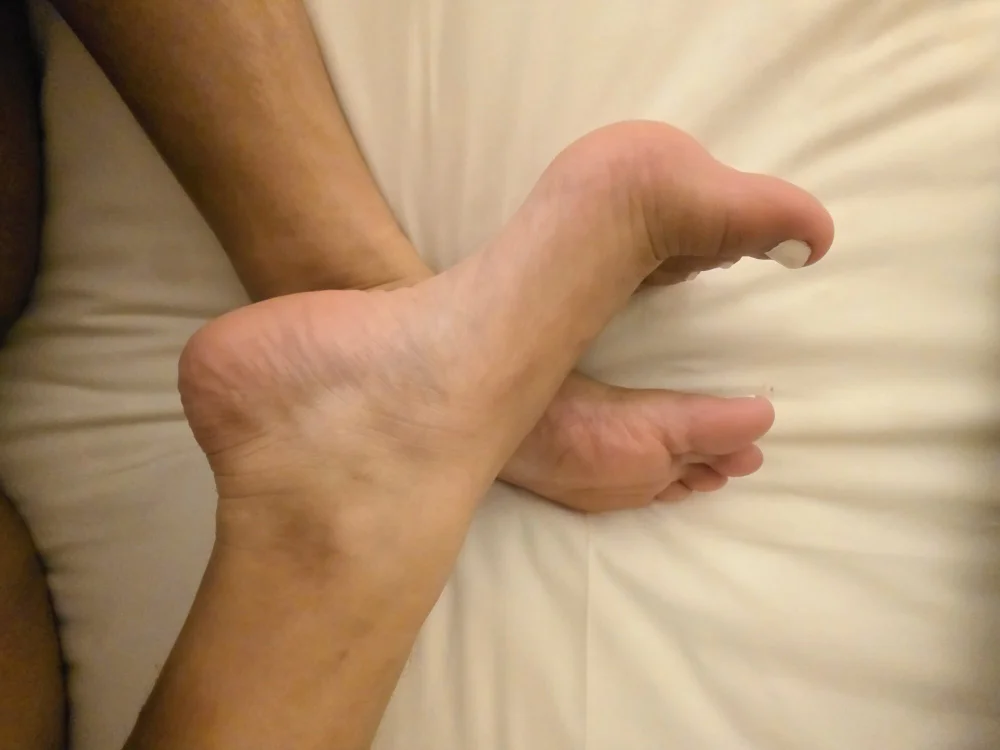 Feetdiva69's Offline Chat Room
