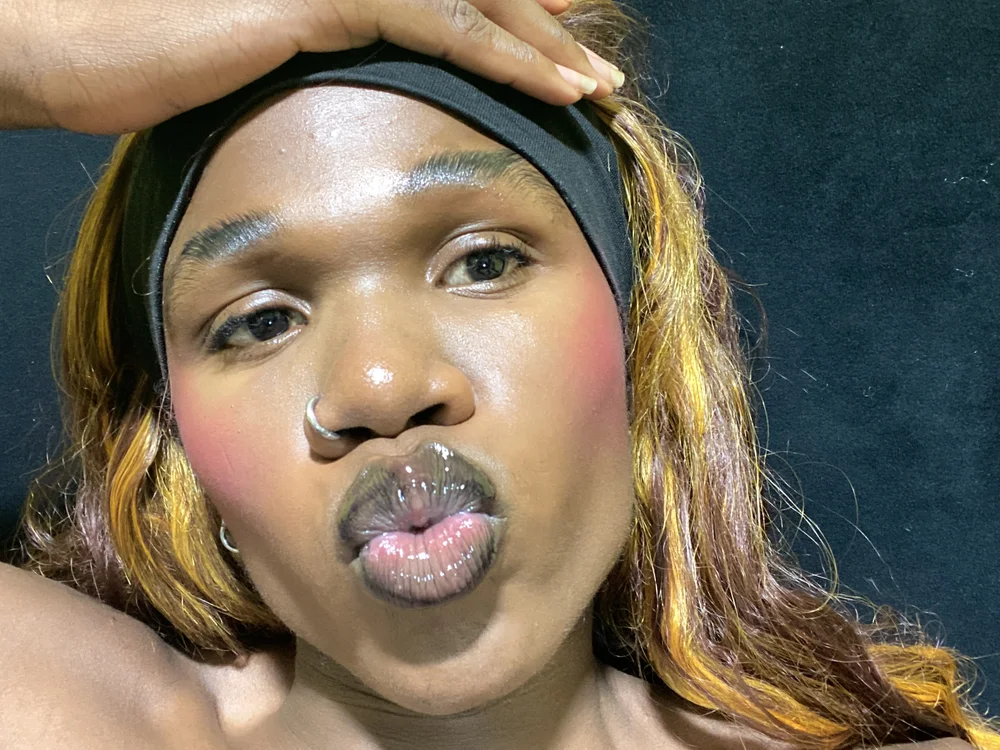 WildHornyTiger18 Adlı Modelin Çevrimdışı XXX Sohbeti