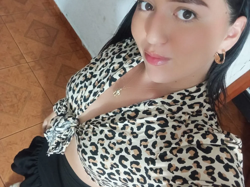 Sofia_thompssomn Offline XXX chat