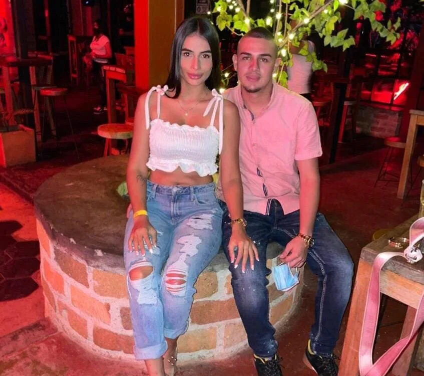 verohotcouple's Offline XXX Chat