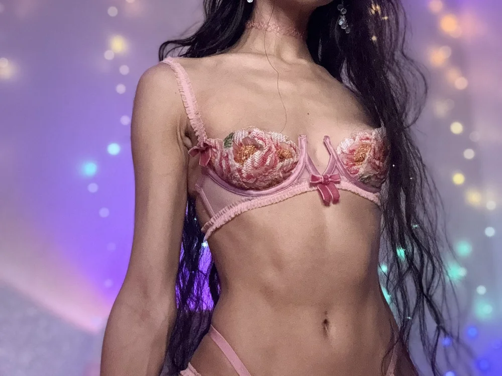 RinaErota Chat XXX offline