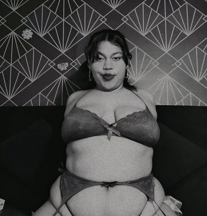 XXX chat uživo modela NayaraHinny