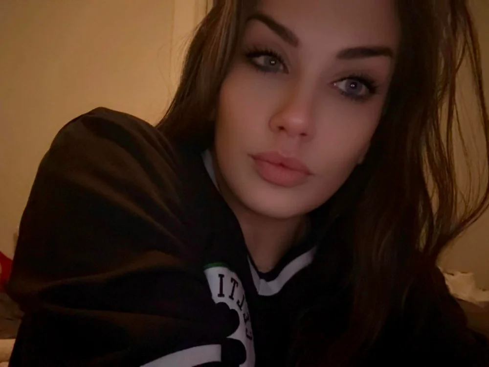 littlemisskayy Offline XXX-chat