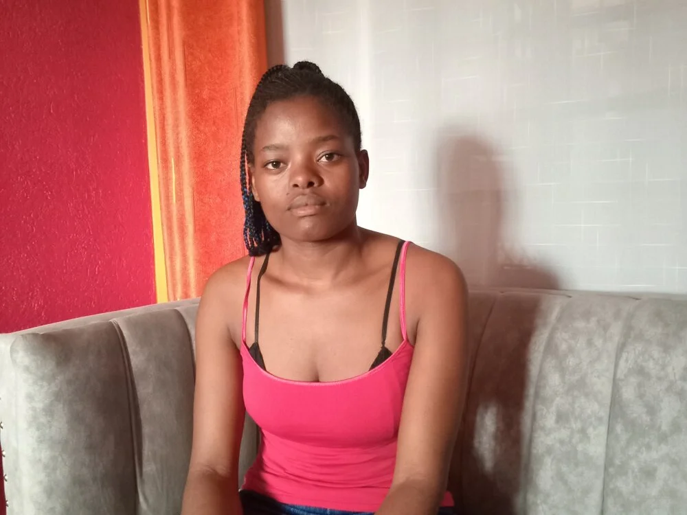 دردشة Honeyme24 الجنسية دون اتصال