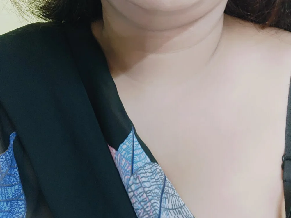 دردشة Sassy-naina الجنسية دون اتصال