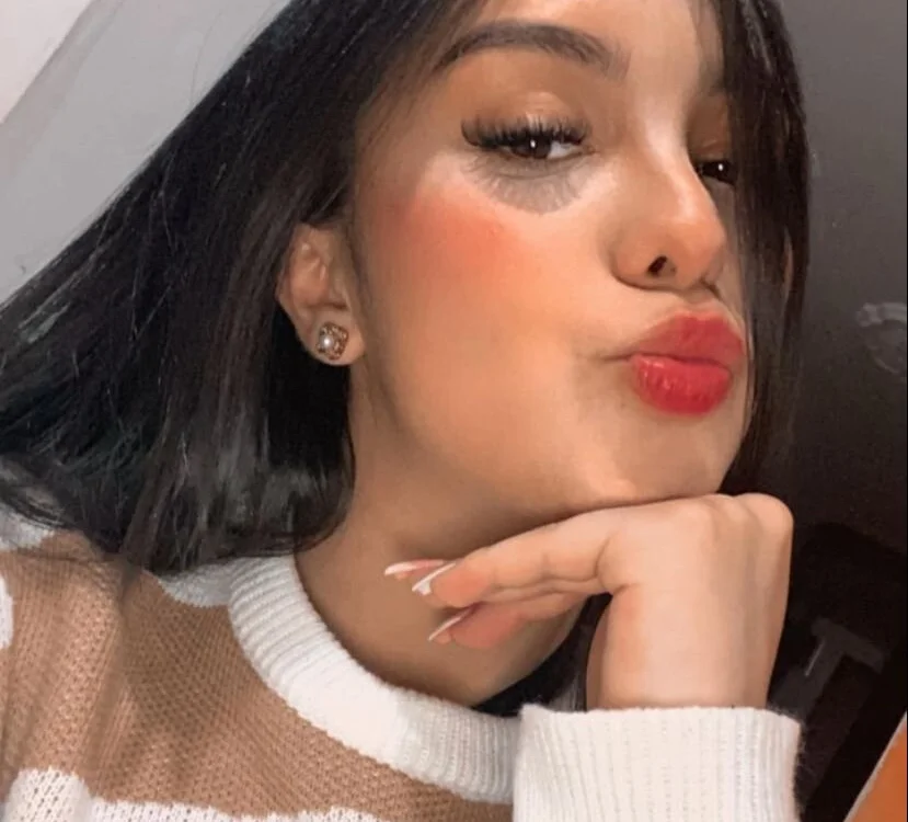 Antonella18_'s Offline Chat Room