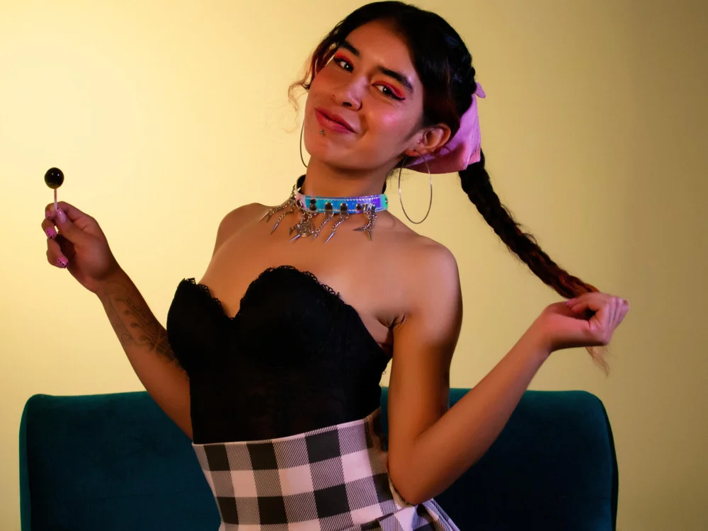 Juana_Stone's Offline Chat Room