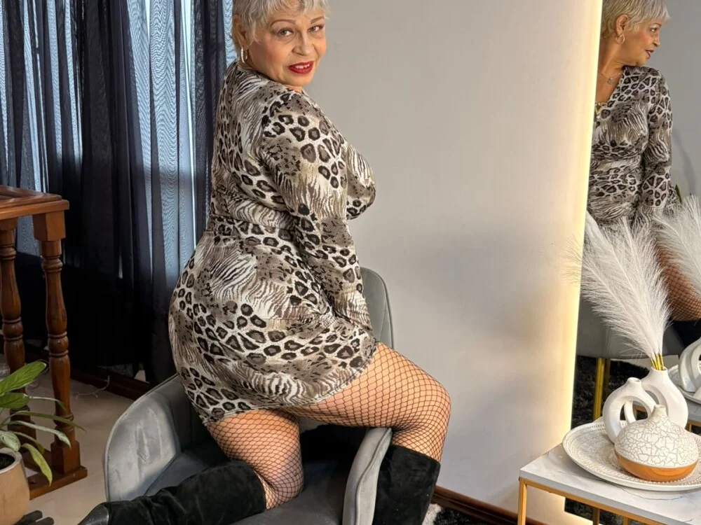 Lucy_Milf_68n Offline XXX chat