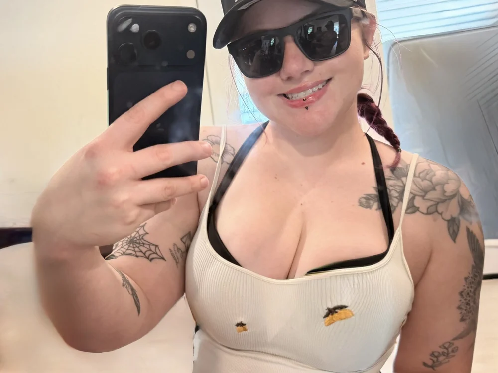 violetxxvixxen new live cam model
